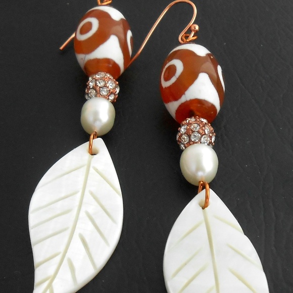 Freshwater Pearl Dzi Bead MOP Leaf Earrings - Picture 2 of 3